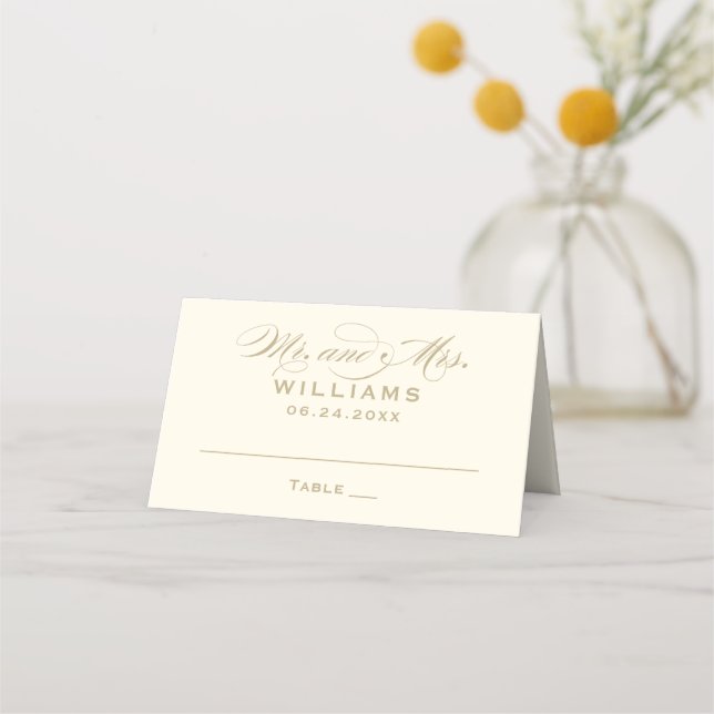 Elegant Ivory Gold Calligraphy Wedding Monogram Platzkarte (Vorderseite)