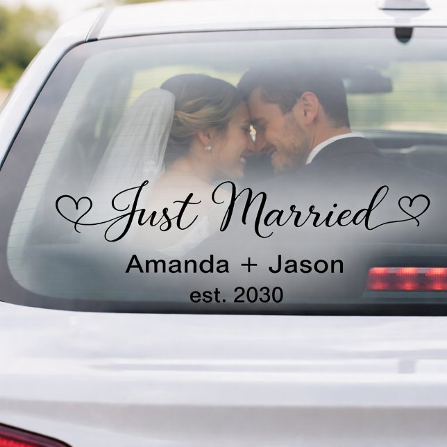 Elegant Just Married Herzen Schwarze Schrift Fensteraufkleber (Von Creator hochgeladen)