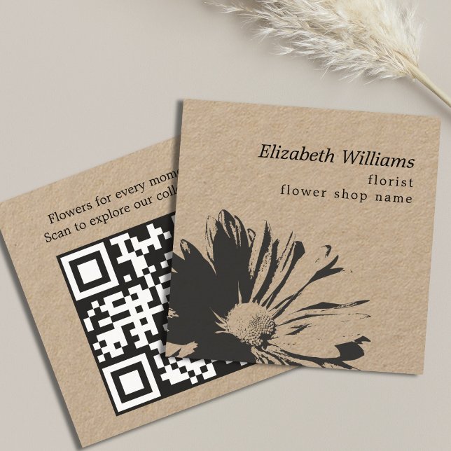 Elegant Kraft Dark Floral Pattern Florist QR code Quadratische Visitenkarte (Von Creator hochgeladen)