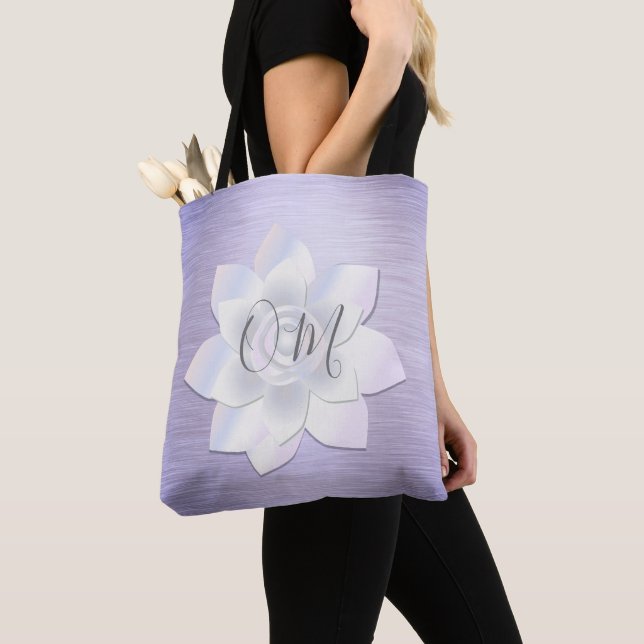 Elegant Lavender Lotus OM (Von Nahem)