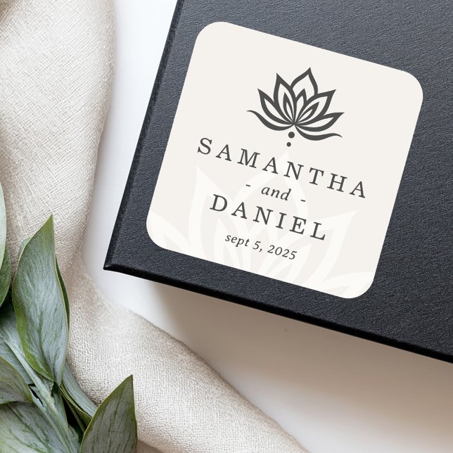 Elegant lotus flower monogram light neutral ivory quadratischer aufkleber (legant lotus flower monogram light neutral ivory square sticker)