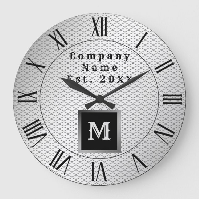 Elegant Luxury Silver Metal Monogrammed Große Wanduhr (Vorderseite)