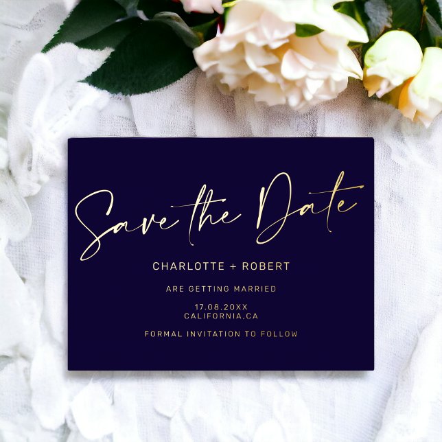 Elegant Marine Hochzeit speichern Sie das Datums-S Folie Einladungspostkarte (Elegant navy wedding save the date script gold foil invitation postcard)