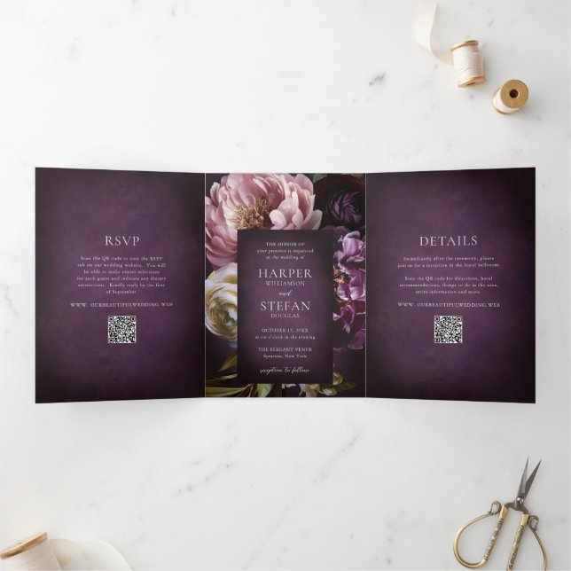 Elegant Maximalist Purple Floral QR Code Wedding Dreifach Gefaltete Einladung (Innenseite)