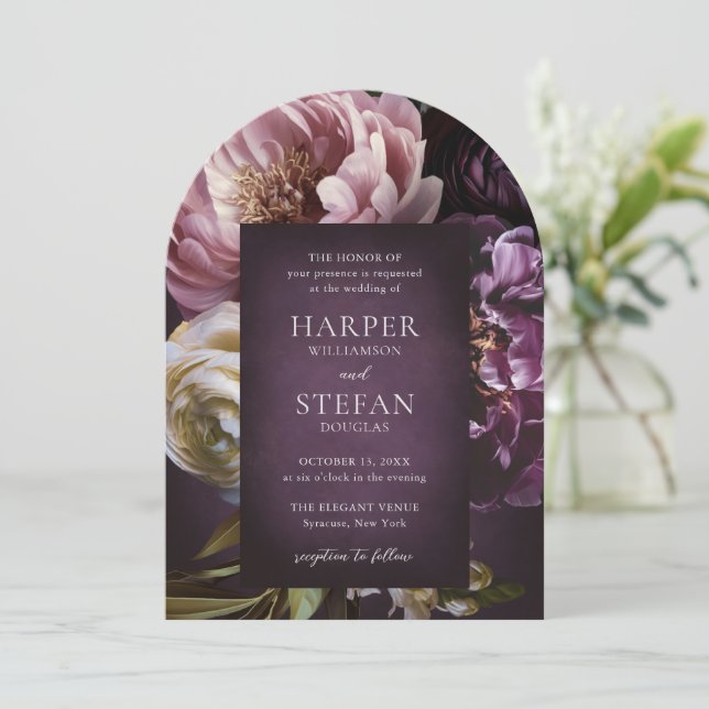 Elegant Maximalist Purple Floral Wedding Einladung (Stehend Vorderseite)
