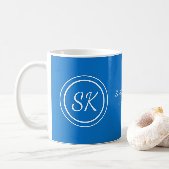 Elegant Medium Blue Script Monogram Business Kaffeetasse (Mit Donut)