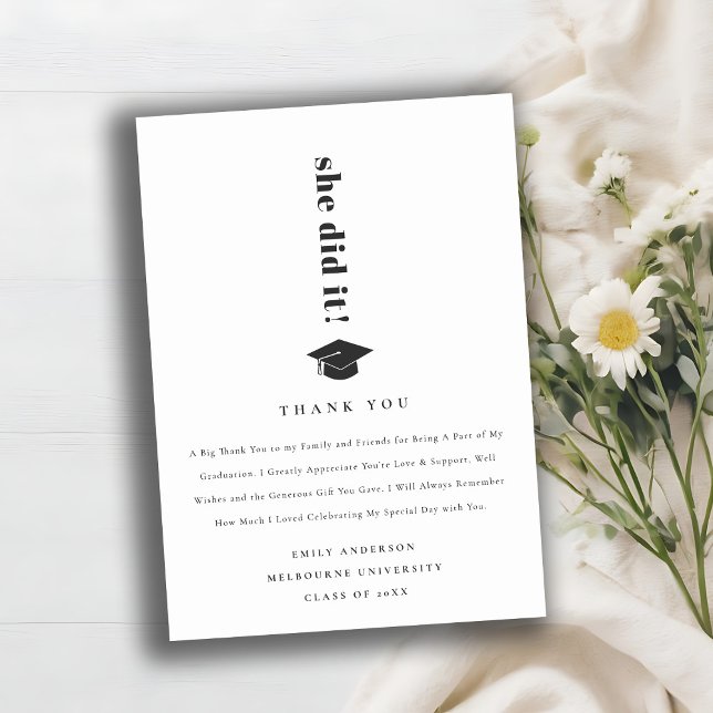 Elegant Minimal Bold Typografy Graduation Cap Dankeskarte (Von Creator hochgeladen)