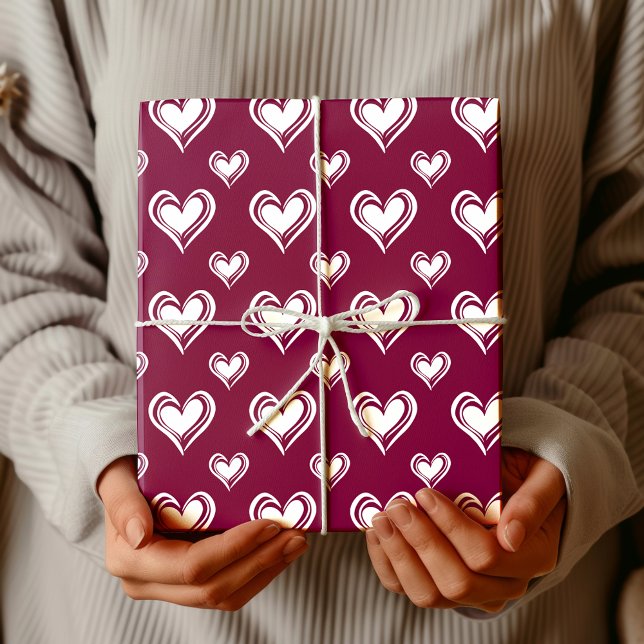 Elegant Minimalist Hollow Hearts | Merlot Red Geschenkpapier (Von Creator hochgeladen)