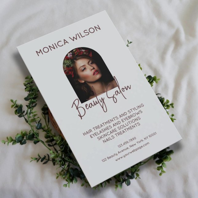 Elegant minimalist silver gray beauty salon flyer (Von Creator hochgeladen)