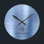Elegant Mit Monogramm, blau gebürstet Metallic Runde Wanduhr<br><div class="desc">Personalisierte elegante Mit Monogramm blaue,  gebürstete Uhr.</div>