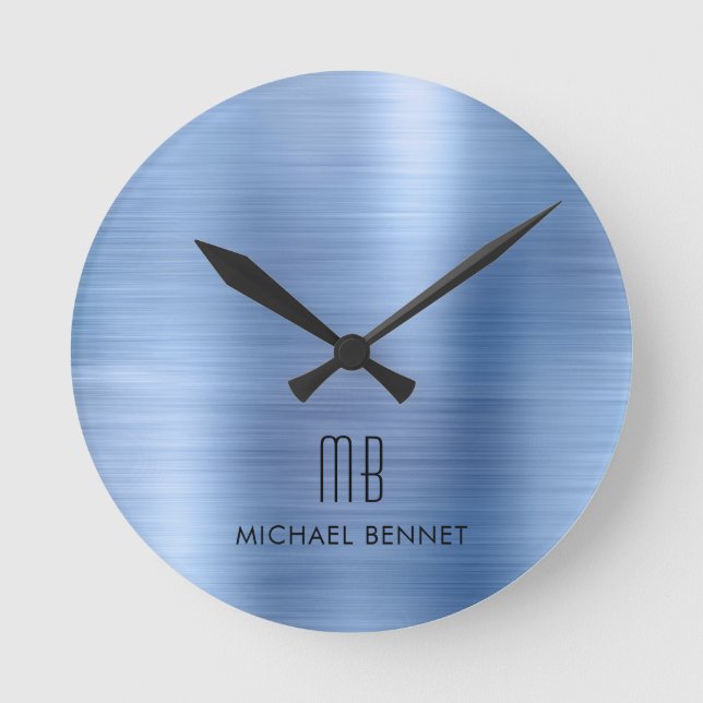 Elegant Mit Monogramm, blau gebürstet Metallic Runde Wanduhr (Vorderseite)