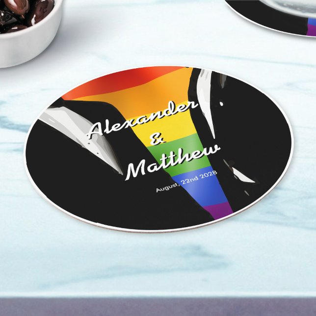 Elegant Modern Gay Men Wedding Rainbow Runder Pappuntersetzer (Von Creator hochgeladen)