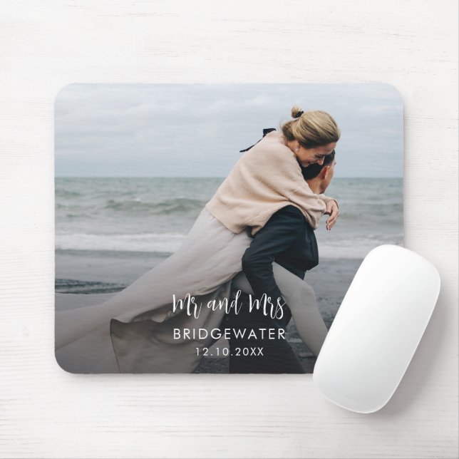 Elegant Modern Mr. and Mrs Monogram Wedding Foto Mousepad (Mit Mouse)