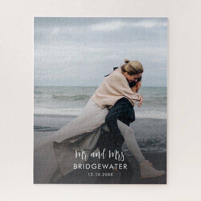 Elegant Modern Mr. and Mrs Monogram Wedding Foto Puzzle (Vertikal)