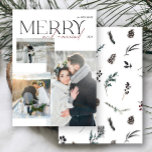 Elegant Moderne Merry und Verheiratet Newlyweds 3  Feiertagskarte<br><div class="desc">Erleben Sie Ihre erste Urlaubssaison als Neuvermählte mit dieser Simple Merry und Verheirateten, frisch vermählten Foto Holiday Card. Mit einem wunderschönen winterlichen Design und eleganter Typografie können Sie Ihre Freude und Liebe mit Ihrer Familie und Freunden teilen. Die moderne, minimalistische Front präsentiert drei Ihrer Lieblings-Hochzeitsfeiern oder Verlobungen-Fotos, während der festliche...</div>