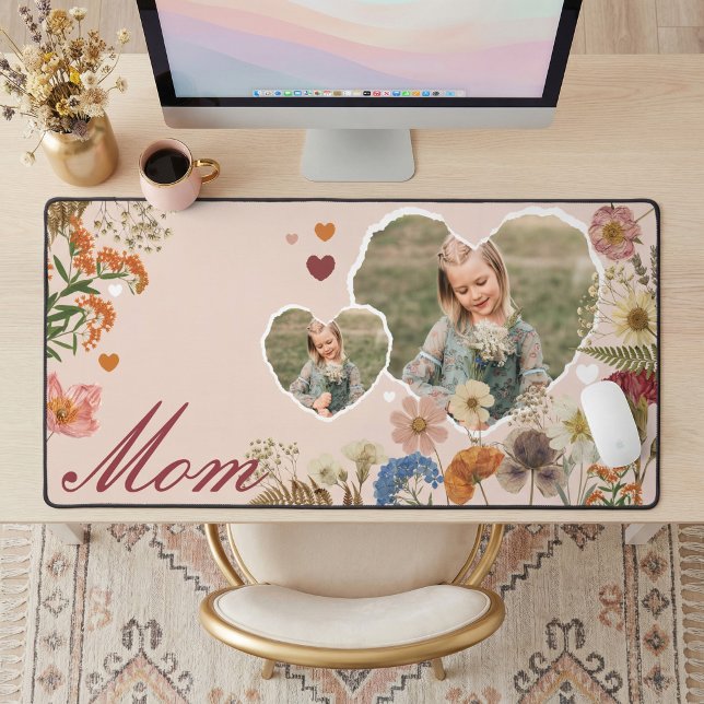 Elegant Mom Floral Wildflower Heart Photo Collage  Schreibtischunterlage (Elegant Mom Floral Wildflower Heart Photo Collage Desk Mat)