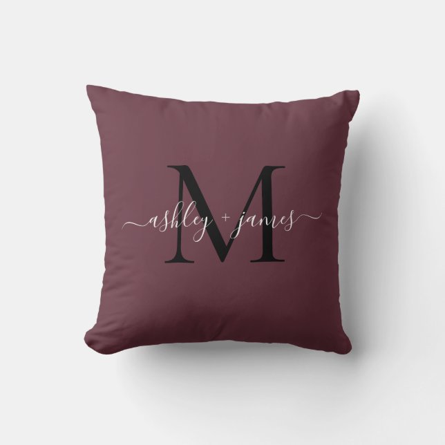 Elegant Monogram Burgundy Script Names Wedding Kissen (Vorderseite)