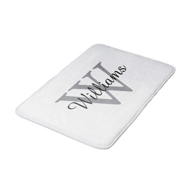 Elegant Monogram Script Name Badematte (Schrägansicht)