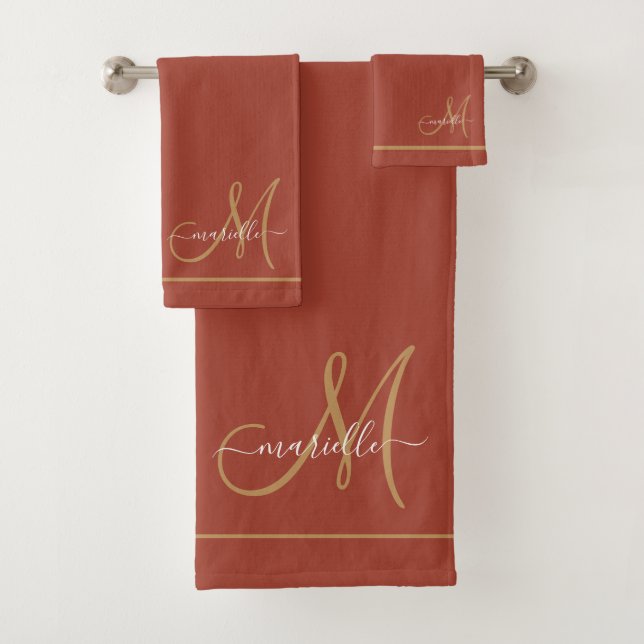 Elegant Monogram Terracotta Gold Script Name  Badhandtuch Set (Insitu)