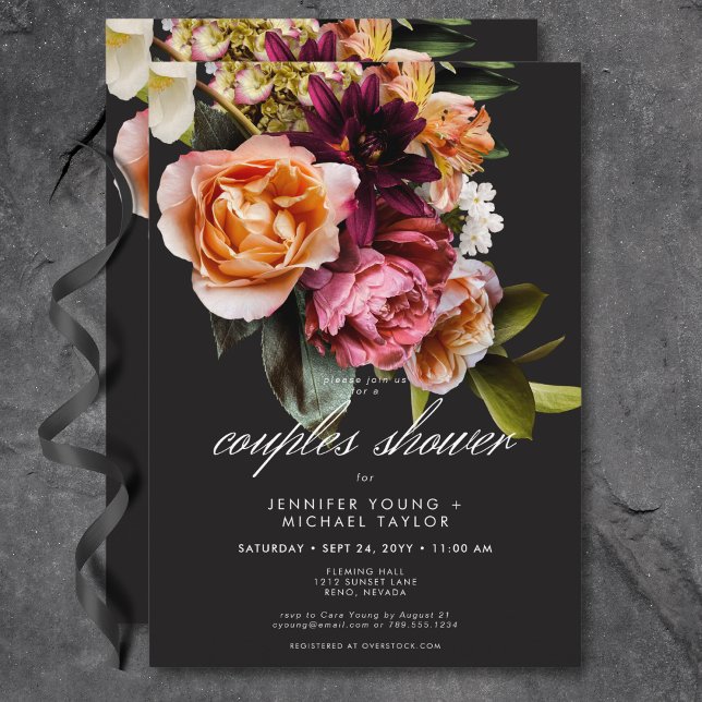 Elegant Moody Burgundy Pink Floral Couples Dusche Einladung (Elegant Moody Burgundy Pink Floral Couples Shower Invitation)