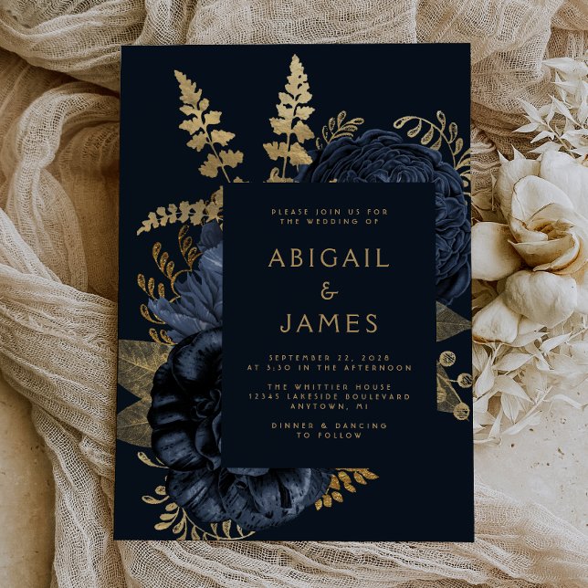 Elegant Moody Dark Floral Navy Blue Gold Hochzeit Einladung (The perfect choice for a romantic navy blue and gold themed wedding.)