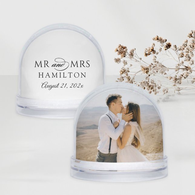 Elegant Mr and Mrs Black Wedding Monogram Photo Schneekugeln (Von Creator hochgeladen)
