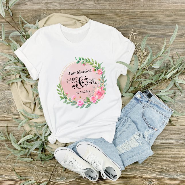 Elegant Mr. and Mrs Blush Pink Blume Wedding T-Shirt (Von Creator hochgeladen)