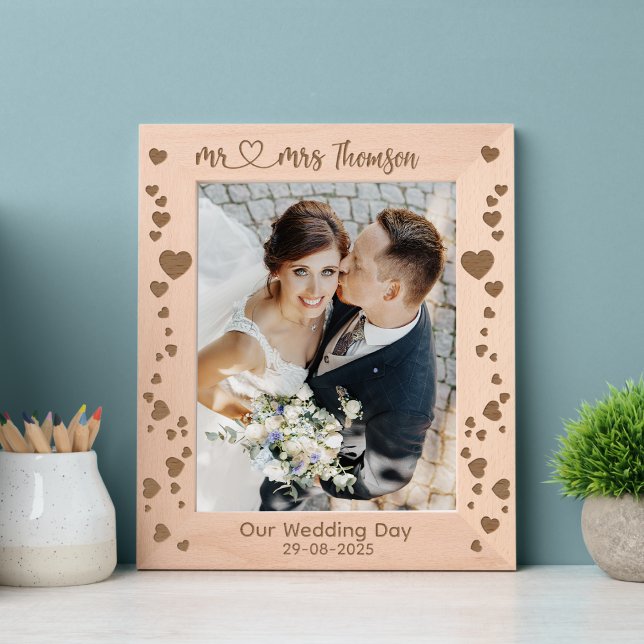 Elegant Mr. & Mrs. Heart Wedding Newlywed Couple Geätzte Rahmen (mr and mrs newlywed gifts calligraphy newly weds just married keepsake couple bride groom heart love)