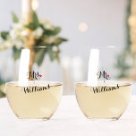 Elegant Mr. Newlyweds Couple Honeymoon Wedding<br><div class="desc">Erstellen Sie Ihre eigenen Gewohnheiten, Herz, elegante Kalligraphie Typografie Skript-Schriftart, moderne coole schicke stilvolle, elegante, geschwungene Form, stabile Basis Glaswaren, 16 oz Hochzeit / Flitterwochen Mr & Mrs. Brauen Bräutigam frisch vermählten Ehemann Ehefrau Set von 2 Weingläsern perfekt für Ihren Lieblingsrot, weiß oder Rose Wein. Ideal für Hochzeitsempfang, Party, Flitterwochen,...</div>