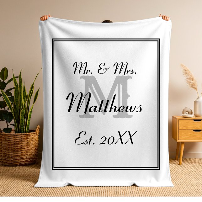 Elegant Mr. und Mrs. Monogram White Fleecedecke (Elegant Black and White Monogram Initials Inline Fleece Blanket)