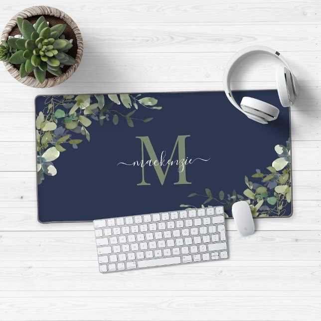 Elegant Navy Blue Eucalyptus Botanical Monogram Schreibtischunterlage (Navy Blue Eucalyptus Monogram Desk Mat Mouse Pad)