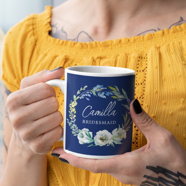 Elegant Navy Blue Floral Custom Bridesmaid Geschen Kaffeetasse (Von Creator hochgeladen)