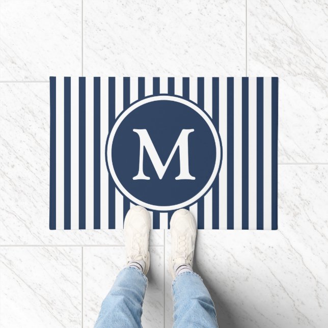 Elegant Navy Blue Stripes Monogram Fußmatte (Indoor)