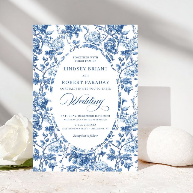 Elegant Navy Toile de Jouy Rose Floral Wedding  Einladung (Elegant Navy Toile de Jouy Rose Floral Wedding Invitation)
