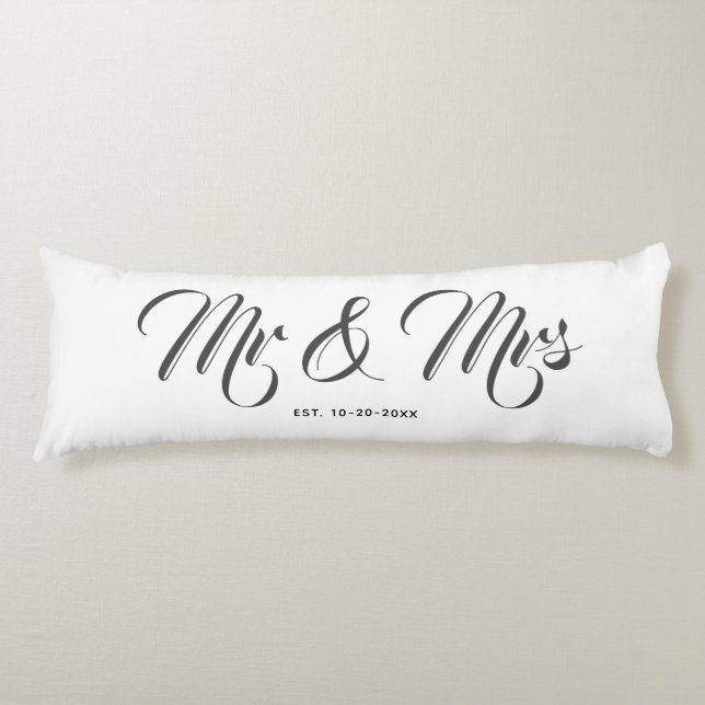 Elegant Newlyweds Mr. und Mrs. White Gray Script Seitenschläferkissen (Vorderseite)
