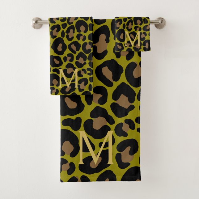 Elegant Olive Green Leopard Monogram  Badhandtuch Set (Insitu)