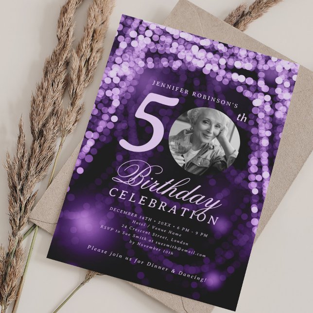 Elegant Photo 50th Birthday Purple Glam Lights Einladung (Elegant Photo 50th Birthday Purple Glam Lights Invitation)