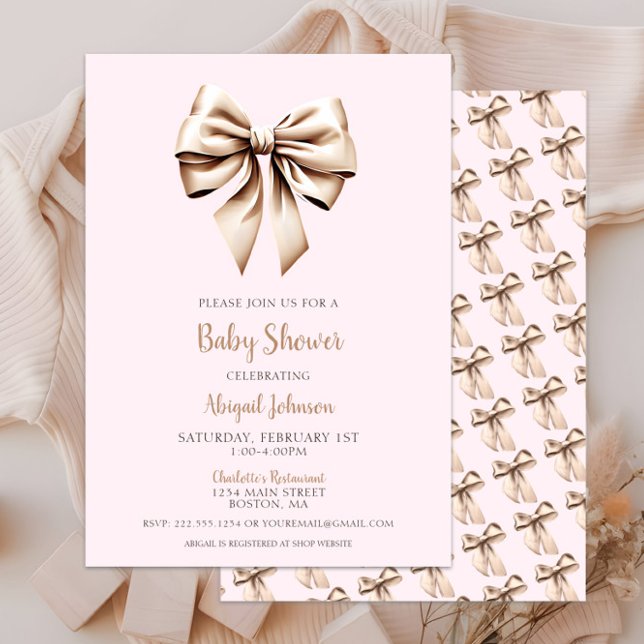 Elegant Pink Beige Coquette Bow Baby Dusche Einladung (Chic Blush Pink Beige Coquette Bow Baby Shower Invitation, Modern Script, Classic Baby Girl Shower)