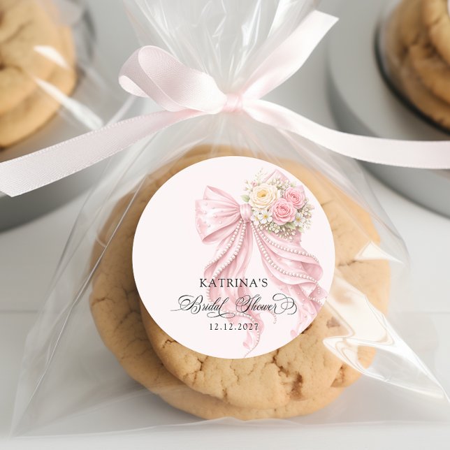 Elegant Pink Bow Romantic Bridal Shower Runder Aufkleber (Von Creator hochgeladen)
