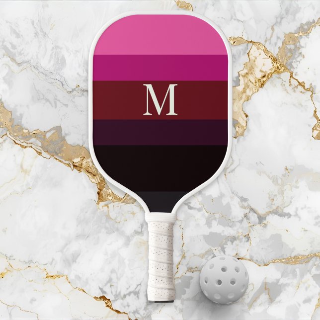 Elegant Plum Fuchsia Color Block Monogrammed Pickleball Schläger (A monogrammed pickleball paddle with sleek color block design in plum, burgundy and fuchsia pink)