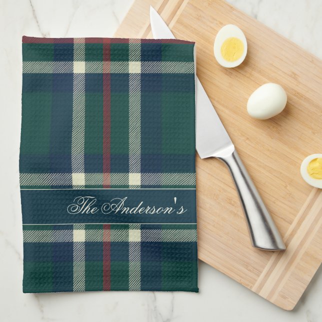 Elegant Preppy Plaid Monogram Christmas Geschirrtuch (Viertel Falte)