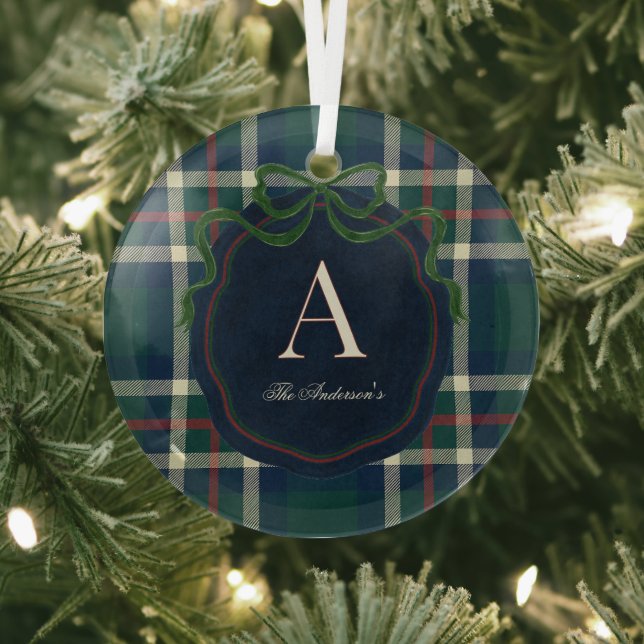 Elegant Preppy Plaid Monogram Christmas Ornament Aus Glas (InSitu)