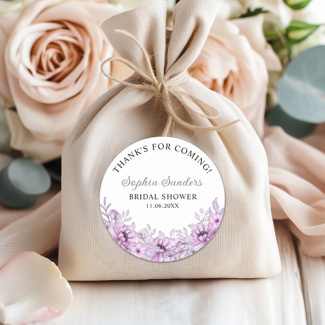 Elegant Purple Floral Bridal Shower Party Runder Aufkleber (Von Creator hochgeladen)