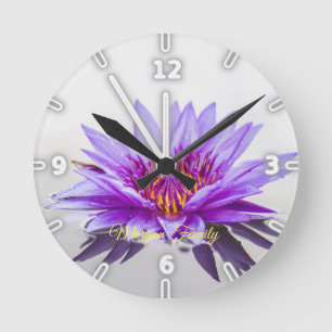 Elegant Purple Lotus Lake Personalized Runde Wanduhr