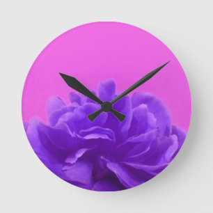 Elegant Purple Raspberry Floral Runde Wanduhr