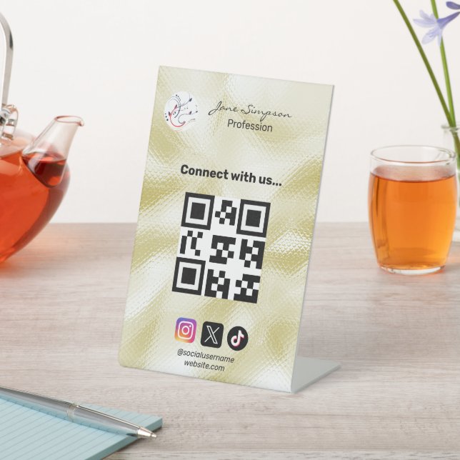 Elegant Qr code Logo Gold Texture Sockelschild (In SItu)