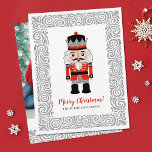 Elegant Red Christmas Nutcracker Feiertagskarte<br><div class="desc">Auf dieser Urlaubsfotokarte steht ein eleganter Weihnachts-Nussknacker. Eine hübsche Weihnachtsgrüße für Ihre Familie und Freunde. Personalisieren Sie mit Ihrem Foto und Namen. Entworfen für Sie von BlackBerry Boulevard.</div>