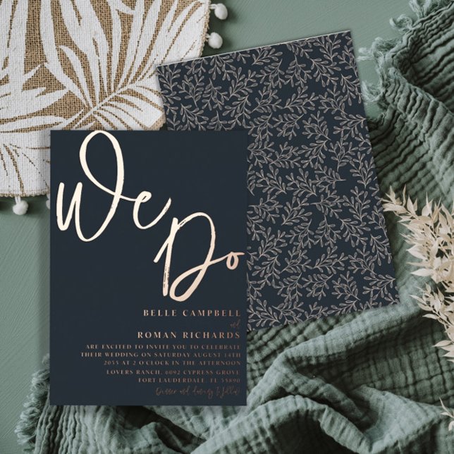 Elegant Rose Gold & Dark Blue 'We Do' Wedding Folieneinladung (Von Creator hochgeladen)