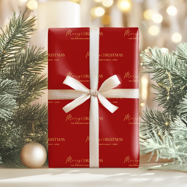Elegant Rot und Gold Frohe Weihnachtsfamilie Name Geschenkpapier (Add a personal touch to your christmas gifts with personalized red and gold-effect text gift wrap)