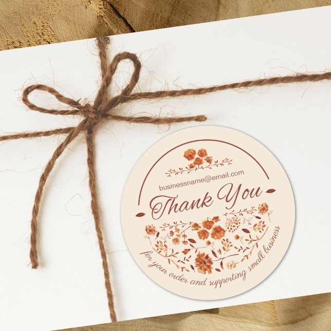 Elegant Rustic Boho Brown Fall Floral Runder Aufkleber (Von Creator hochgeladen)